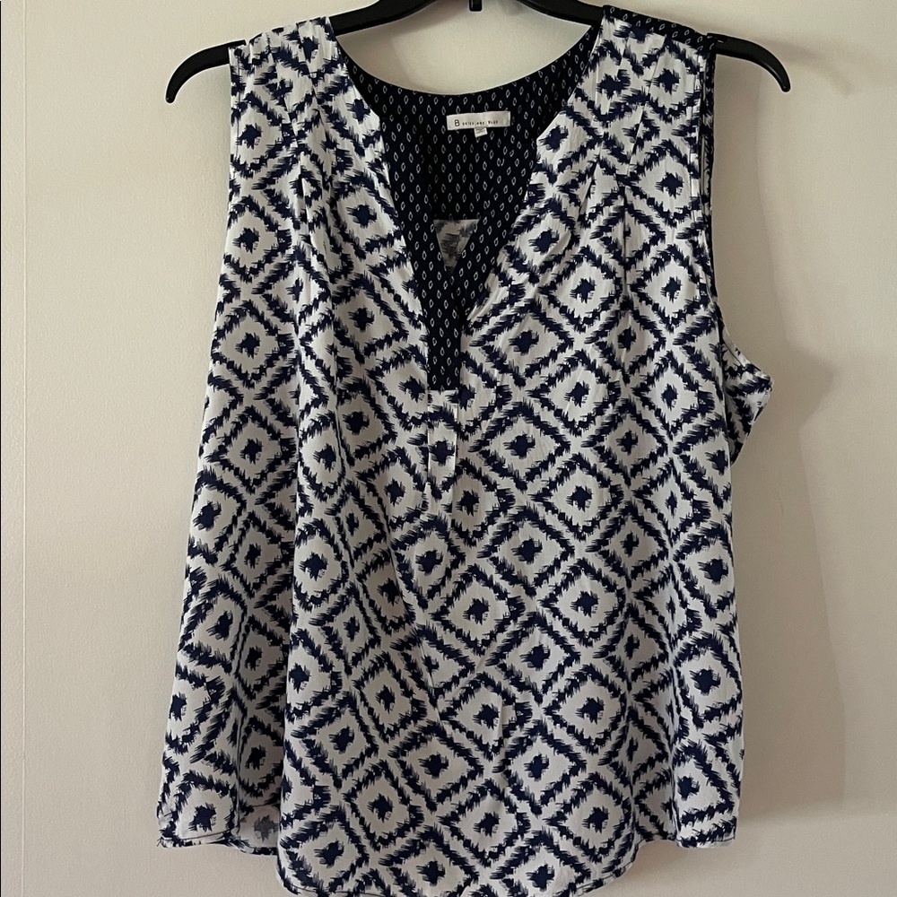 Skies Are Blue Navy and White Geometric Blouse
